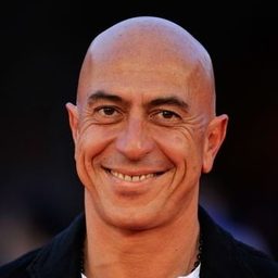 Roberto Ciufoli 飾演 Private detective