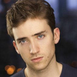 Dylan Sloane 飾演 Phillip Pifer