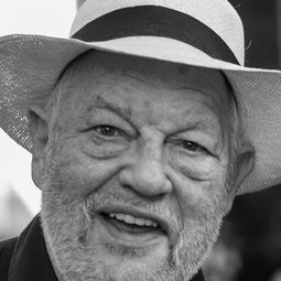 Peter Berling 飾演 Castenada