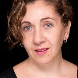 Montse Peidró 飾演 Nurse Rutia