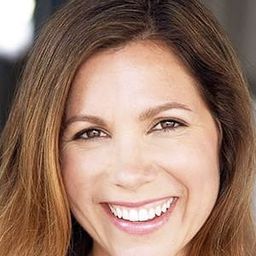 Eileen Stevens 飾演 Iris (voice)