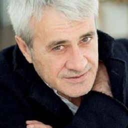 Claudio Botosso 飾演 don Pisacane