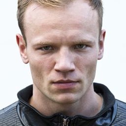 Maciej Mikołajczyk 飾演 Karol Wojtyła