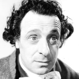 Luis Alberni - 天堂艷史演員 飾演Annoyed Opera Fan (uncredited)