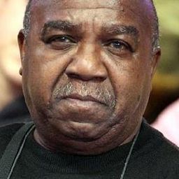 Theo Legitimus 飾演 