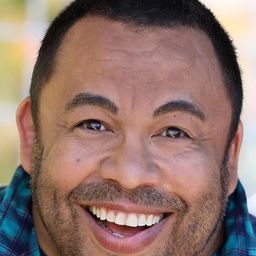 丹·霞飛 飾演 Spin Emcee