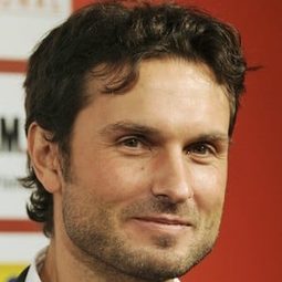 西蒙·凡赫文 - 喪蒲夜柏林演員 飾演