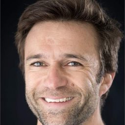 Richard Chapman - 安養院的叢林法則演員 飾演Musician