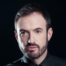 Alex O'Dogherty 飾演 Bienvenido