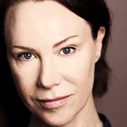 貝琳達·麥考莉 飾演 Doctor Alice Harvey