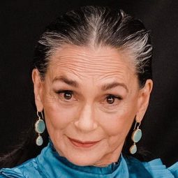 奧菲麗亞·麥迪納 - 純真11歲演員 飾演Mama Toya