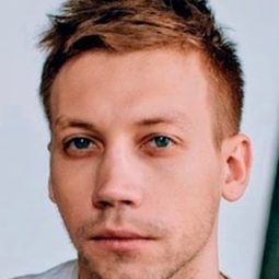 亞歷山大·庫茲涅佐夫 飾演 Matvey