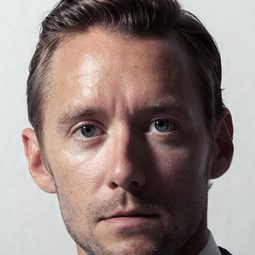 湯瑪斯·古勒斯塔 - 關於愛演員 飾演OIe Harald