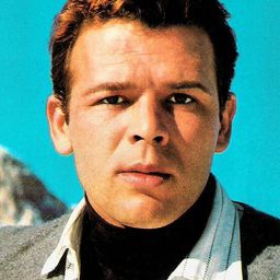 Renato Salvatori 飾演 Simone Parondi