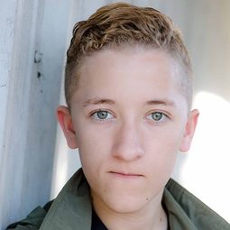 Nickolas Wolf 飾演 Rob