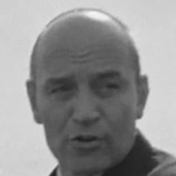 Cesarino Miceli Picardi 飾演 Cesarino, the Production Supervisor