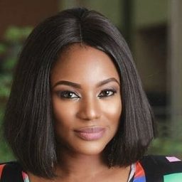 基基·奧梅莉 飾演 