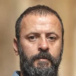 阿里·蘇利曼 - 200 米演員 飾演Mustafa