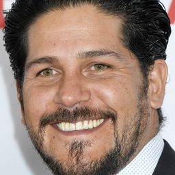 Roberto Cano - Federal演員 飾演Mathias