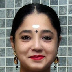 艾須薇亞 飾演 Girl with the blindfold