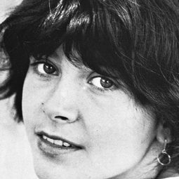 Francesca Marciano 飾演 Carolina