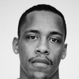 傑瑞·霍夫曼 飾演 Matthias