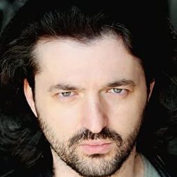Alexander Mandra 飾演 Boris