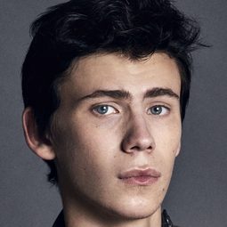 奧雲·提格 - 老朋友演員 飾演Carter