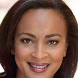 奧普·艾拉登 飾演 CeeCee Lyles