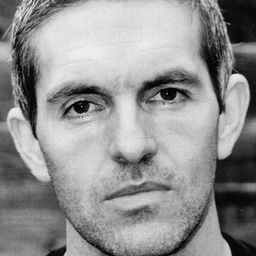 Louis Dempsey - 海岸大捕怪演員 飾演Tadhg Murphy