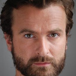 愛莫瑞德凱揚古爾 飾演 Pierrick