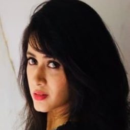 Sonia Balani 飾演 Aamna Ahmed