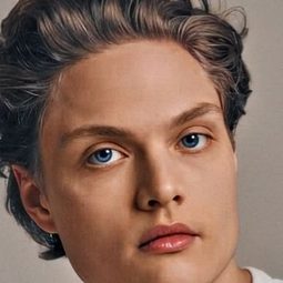 阿薩·格曼 飾演 Lucas Bowden