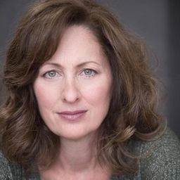 Melanie Jeffcoat 飾演 Karen