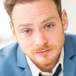 Michael Drayer 飾演 Bobby