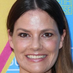 蘇珊·克萊爾 飾演 Woman