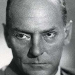 Georgiy Teykh - 星球梭那里斯演員 飾演Prof. Messenger