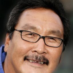 奧托·伊格內修森 飾演 Aningaaq (voice)