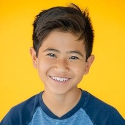 Jett Automo 飾演 Park Ranger Asher