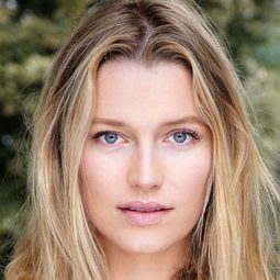 Jessica Madsen 飾演 