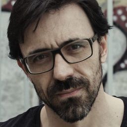 伊斯瑞·艾雷哈德 飾演 Lawyer