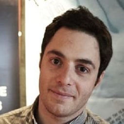 Tornike Bziava 飾演 David Radiani