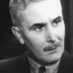 Ian Fleming - Police Dog演員 飾演Gentleman Walking His Dog (uncredited)