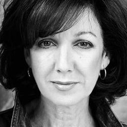 Geraldine Fitzgerald 飾演 Aunt Patricia