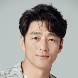 池珍熙 飾演 Detective Kang Tae-hyun