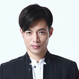 Hu Guofang 飾演 Lung Xiaofeng