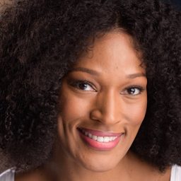 Kron Moore 飾演 Linney