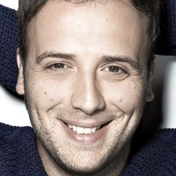 Raphael Gualazzi 飾演 