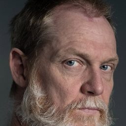 Michael Brostrup 飾演 Børge Bak