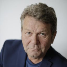 Matthew Devitt 飾演 Johnny Taylor